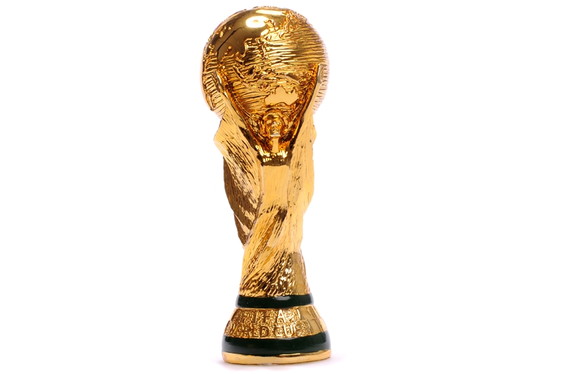 Piłka w grze, a kobiety cierpią