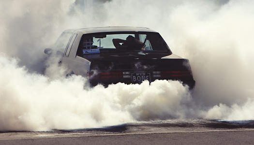 Kara za palenie w samochodzie przy dziecku tańsza od psiej kupy