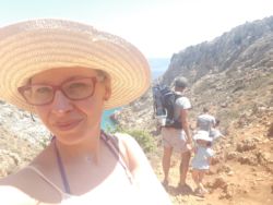 kreta z małym dzieckiem - zejście do plaży Seitan limania na Krecie
